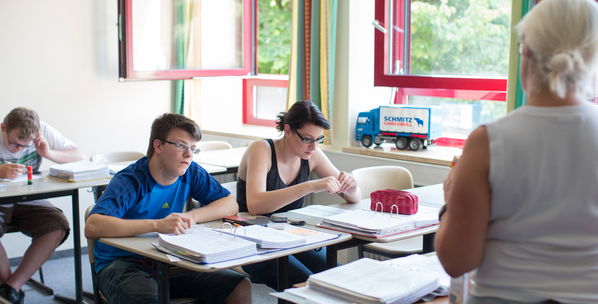 KJF Berufsschule - Unsere Schule